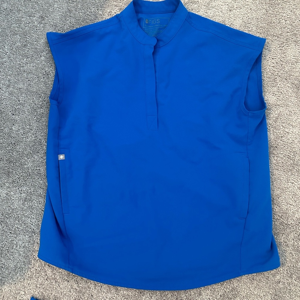 EUC figs Rafaela oversized scrub top